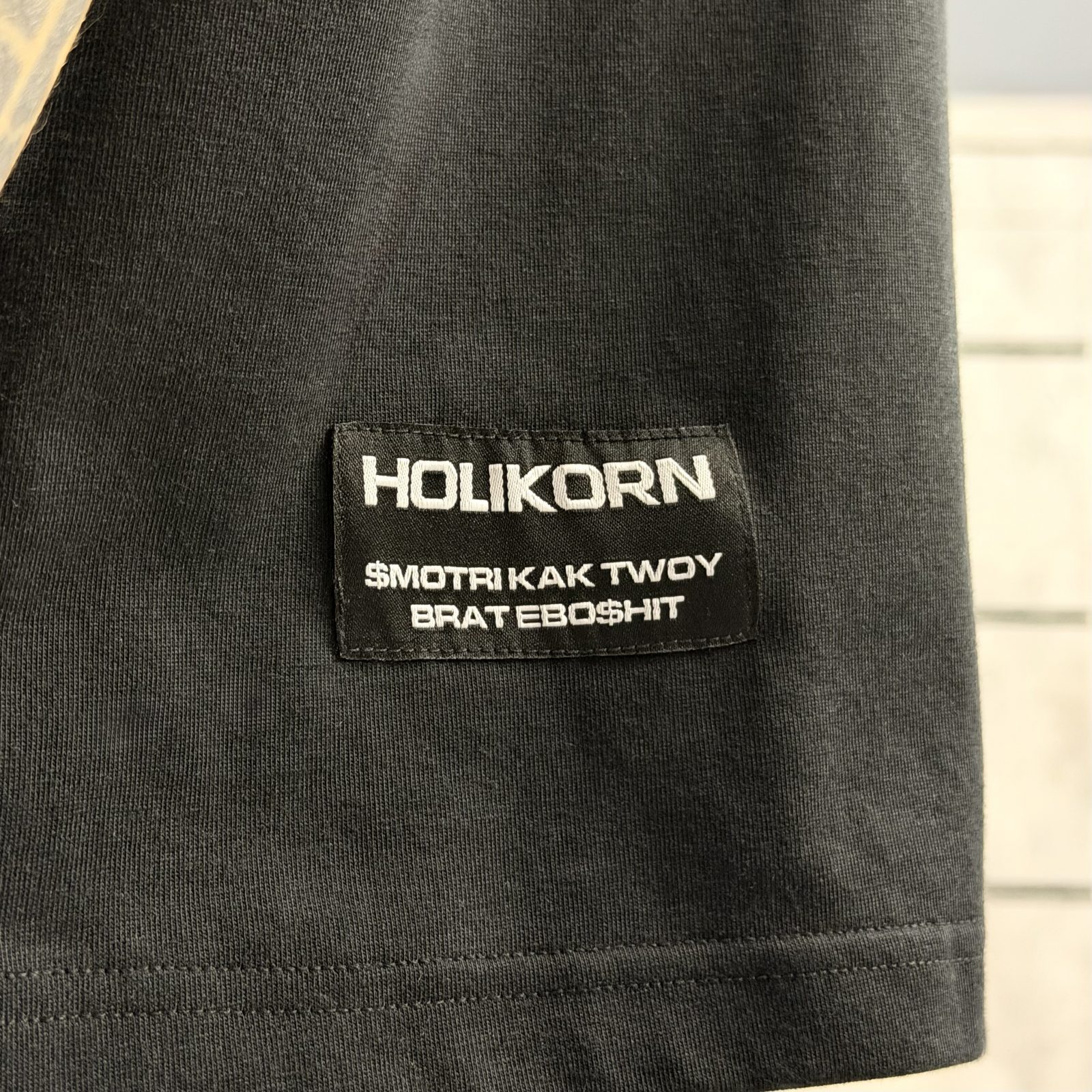 Футболка с принтом HOLIKORN