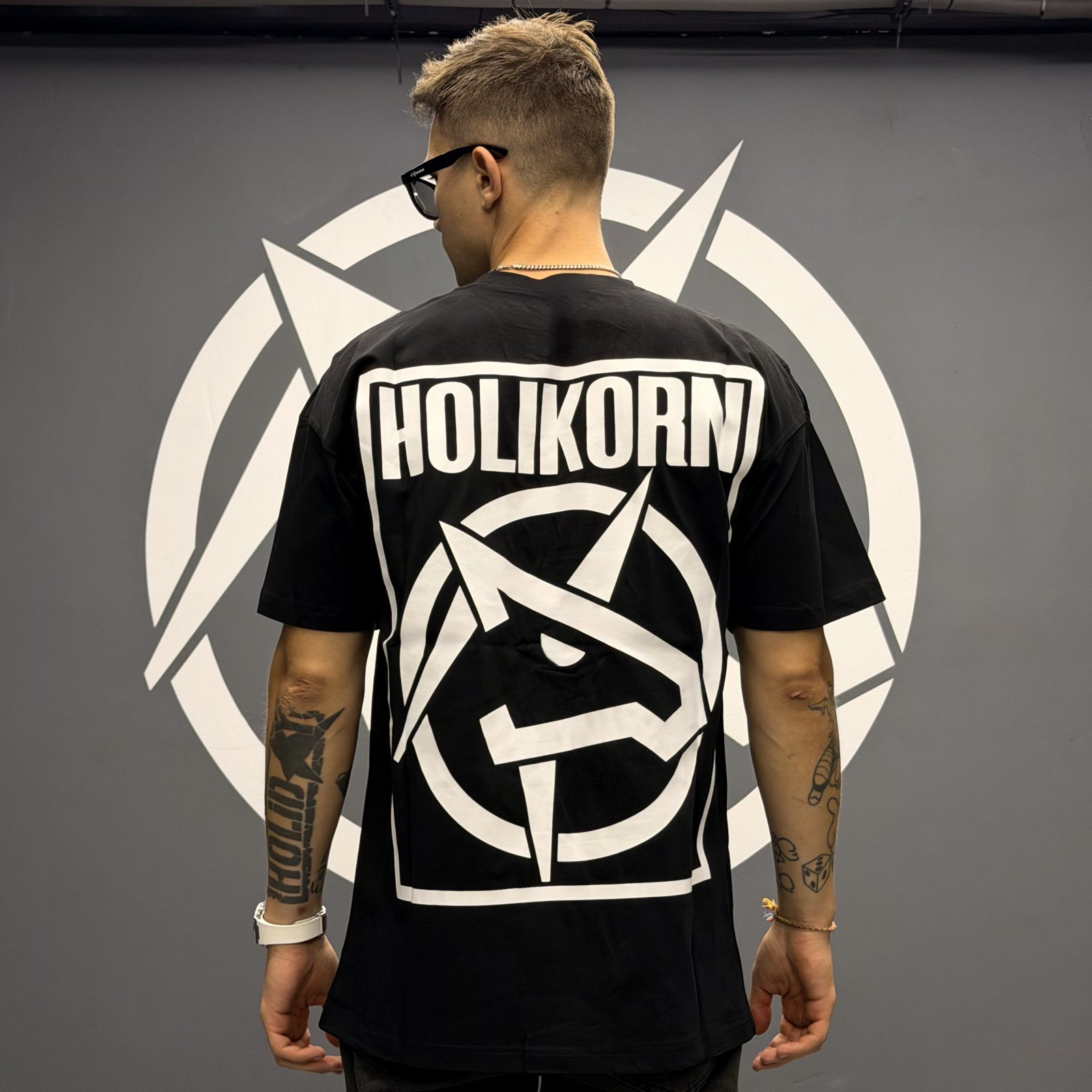 Футболка с принтом HOLIKORN